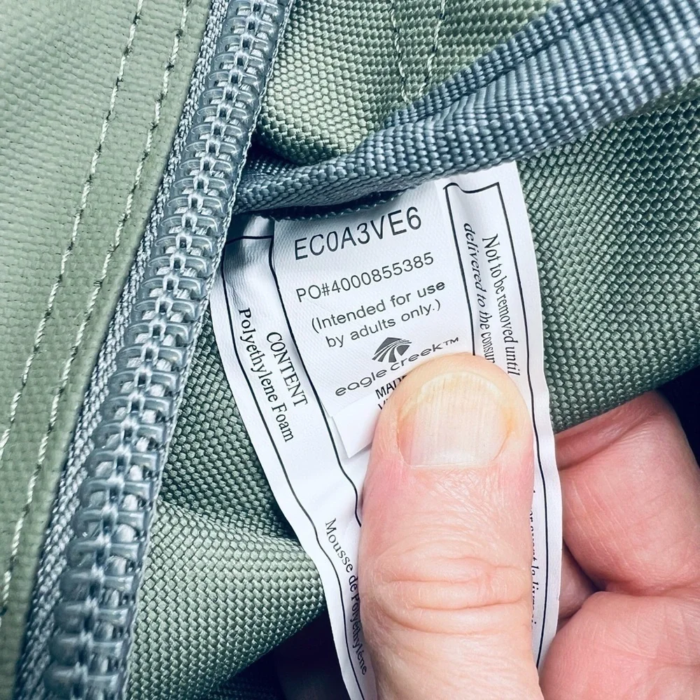 EAGLE CREEK TAUCK ARMY GREEN NO MATTER WHAT SMALL DUFFLE BAG